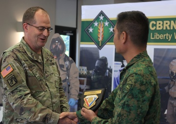 Premier U.S. Army all hazards command hosts Singaporean Armed Forces delegation