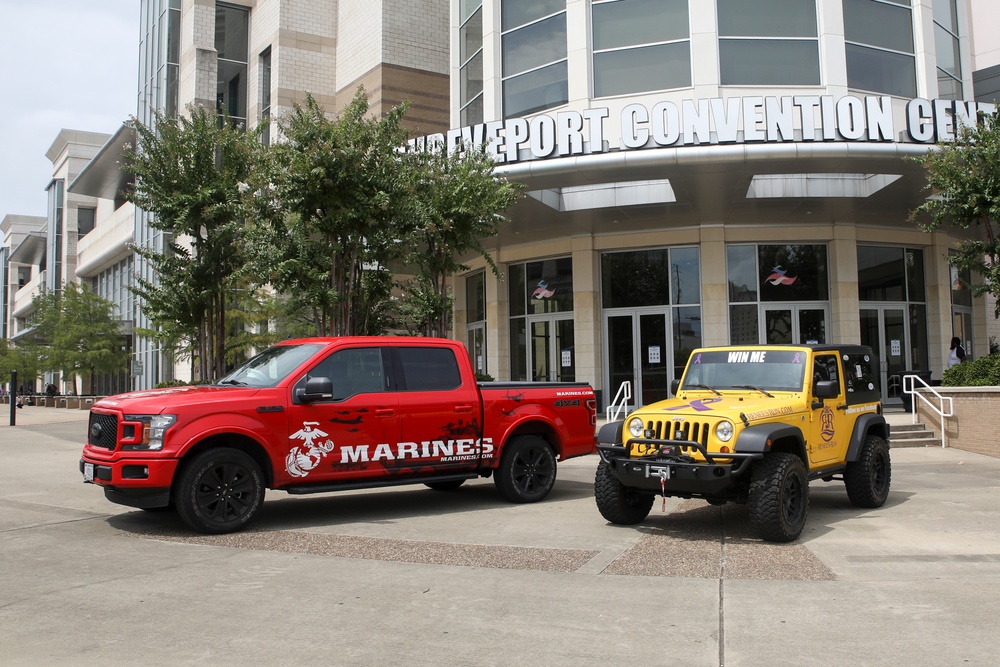 DVIDS Images U.S. Marine Corps brings flight simulator to Geek'd