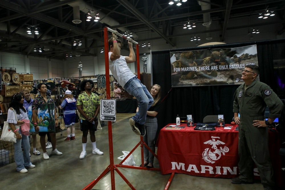 DVIDS Images U.S. Marine Corps brings flight simulator to Geek'd