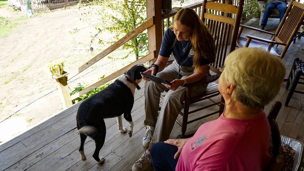 FEMA Corps Assisting Survivor to Apply for Recovery Assistance