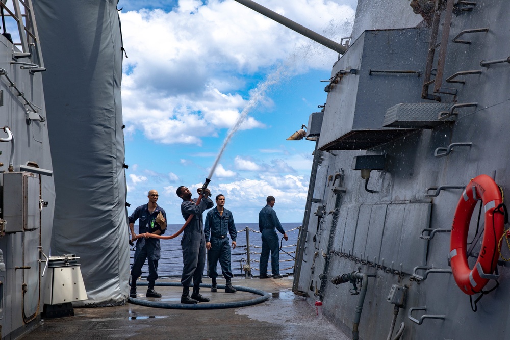 USS Truxtun (DDG 103) Performs Fresh Water Washdown