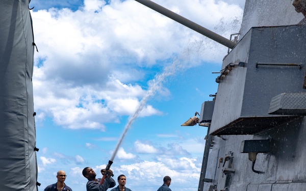 USS Truxtun (DDG 103) Performs Fresh Water Washdown