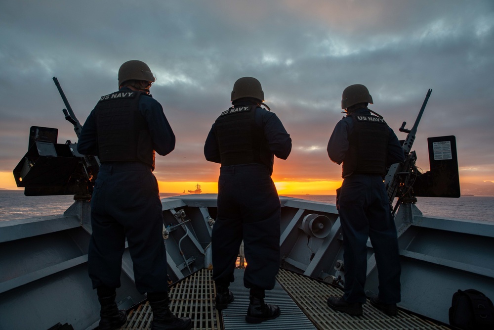 USS Leyte Gulf (CG 55) transits the Straits of Gibraltar