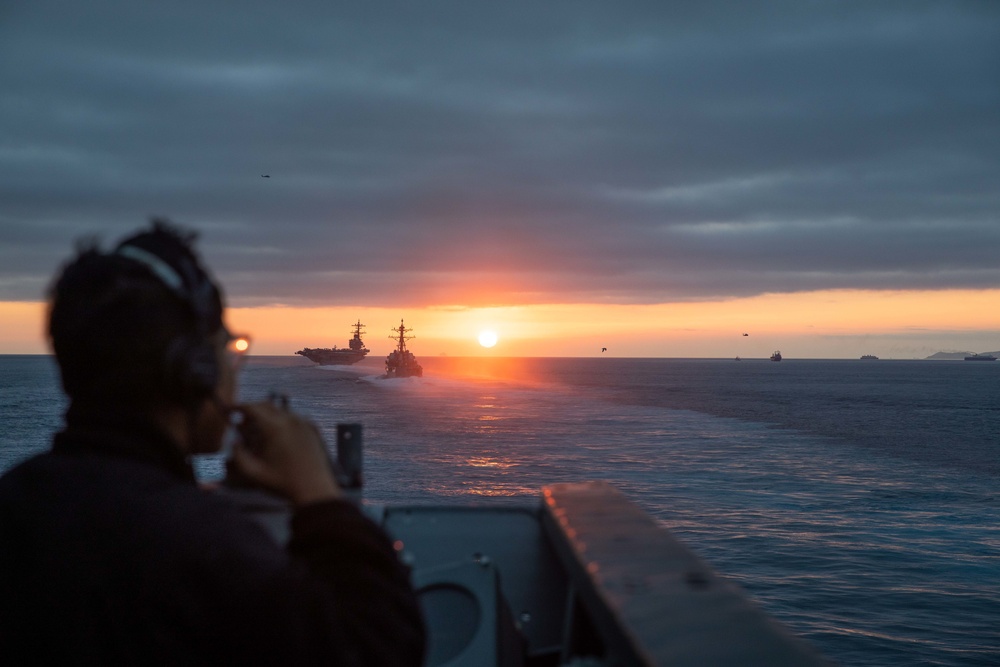 USS Leyte Gulf (CG 55) transits the Straits of Gibraltar