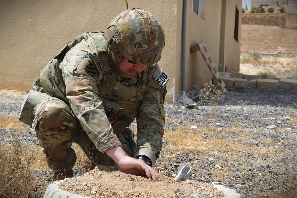 Soldiers Practice Explosive Ordnance Disposal