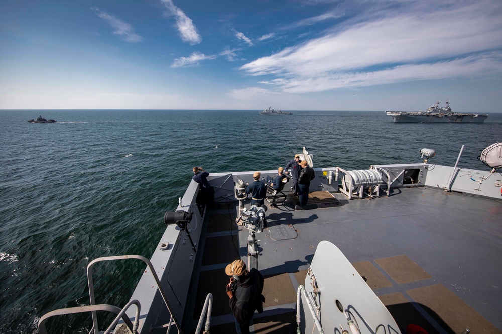 U.S. and Finnish naval ships sail in formation
