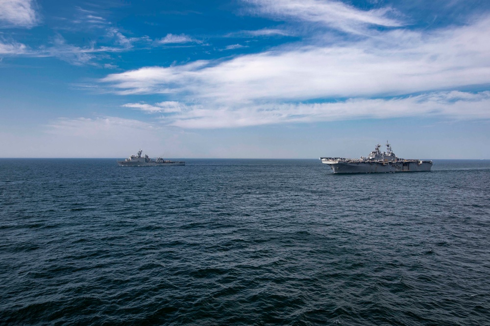 U.S. and Finnish naval ships sail in formation