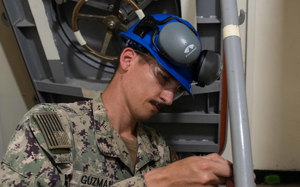 Sailor replaces safety chain