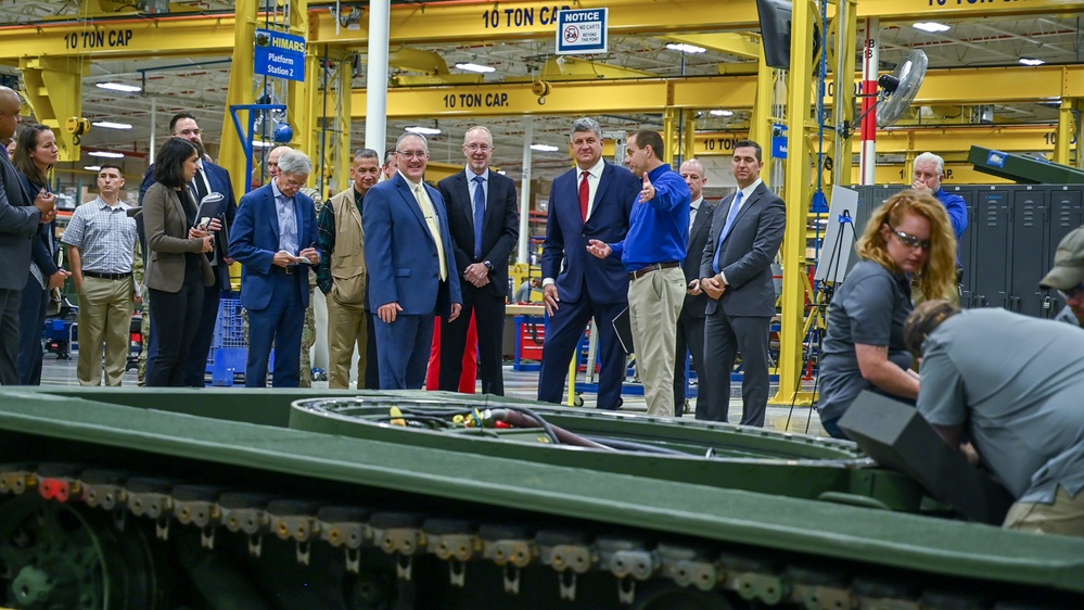 Acquisition Leaders Visit HIMARS &amp; GMLRS Facilities