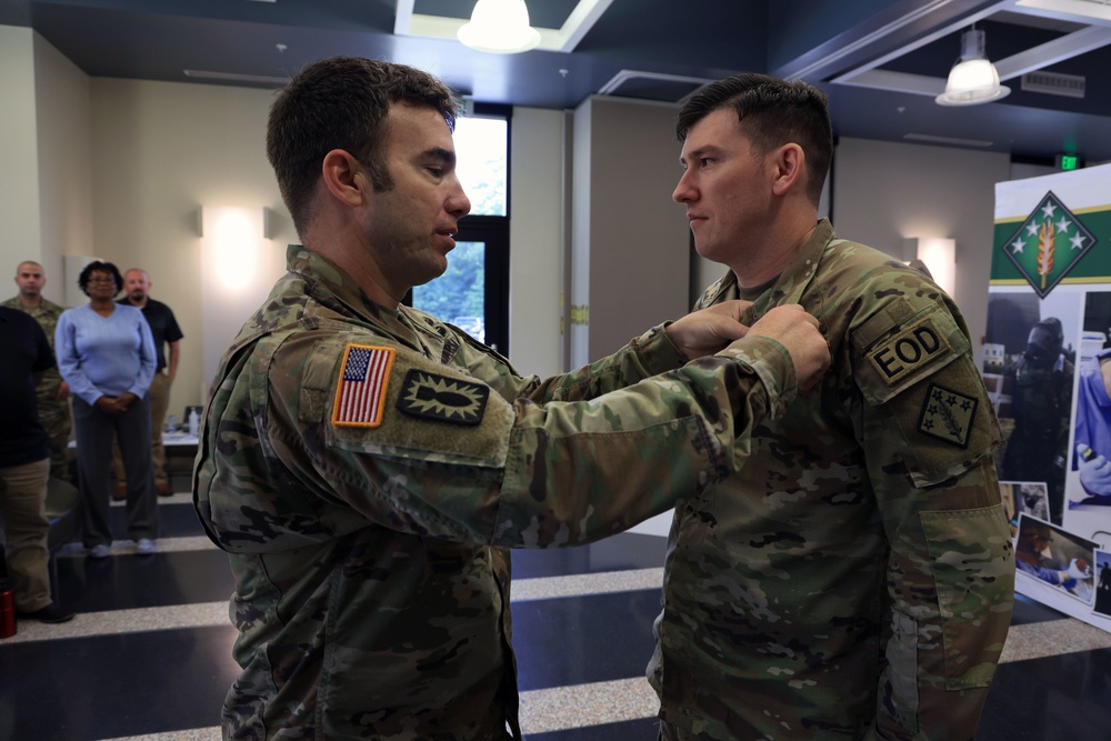 U.S. Army major earns prestigious Master Explosive Ordnance Disposal Badge