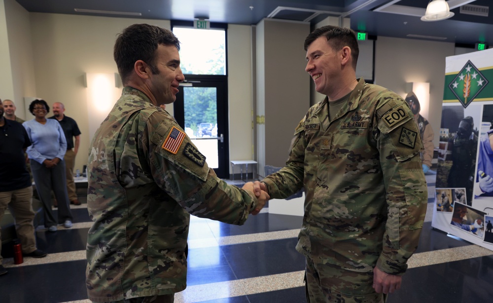 U.S. Army major earns prestigious Master Explosive Ordnance Disposal Badge