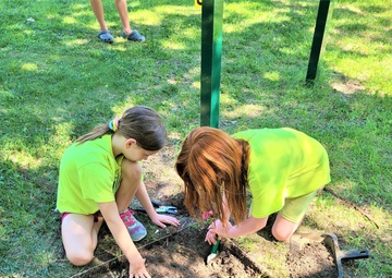 Fort McCoy archaeology team shares knowledge with youth during July 2022 South Post dig
