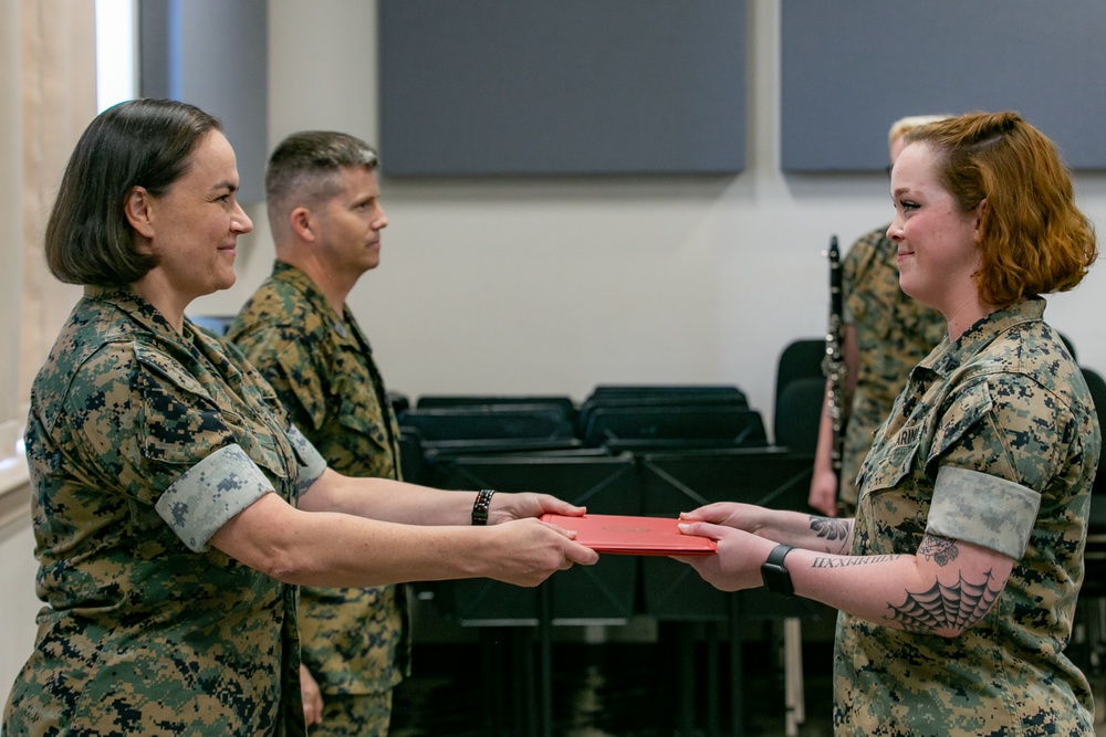 Quantico Marine reenlists under the Commandant’s Retention Program