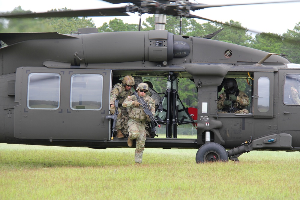 AMC Best Squad Soldiers train on Fort Rucker for Army-wide competition