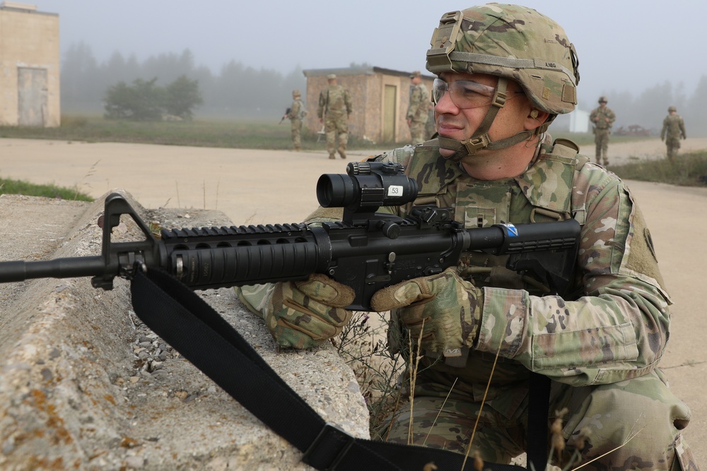 Ohio Army National Guard Soldiers stay alert during counter-IED training