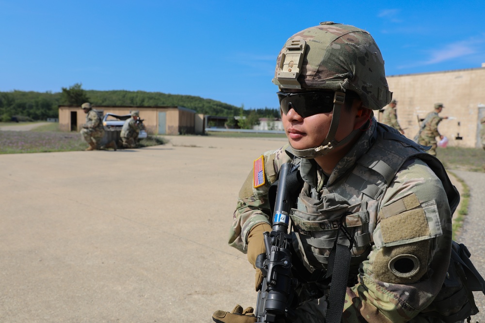 Ohio Army National Guard Soldiers stay alert during counter-IED training