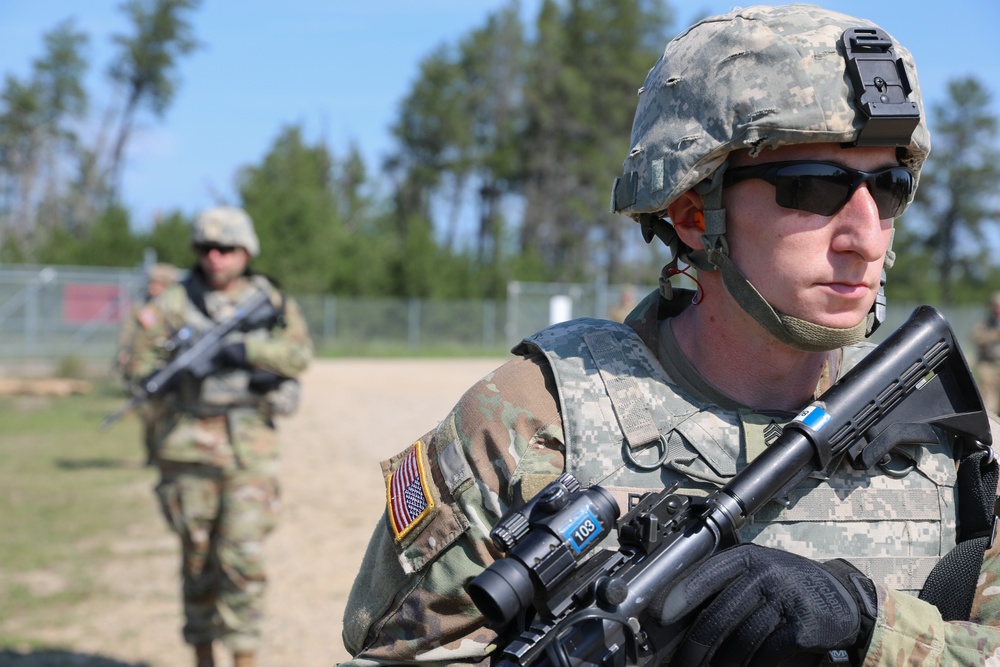 Ohio Army National Guard Soldiers stay alert during counter-IED training