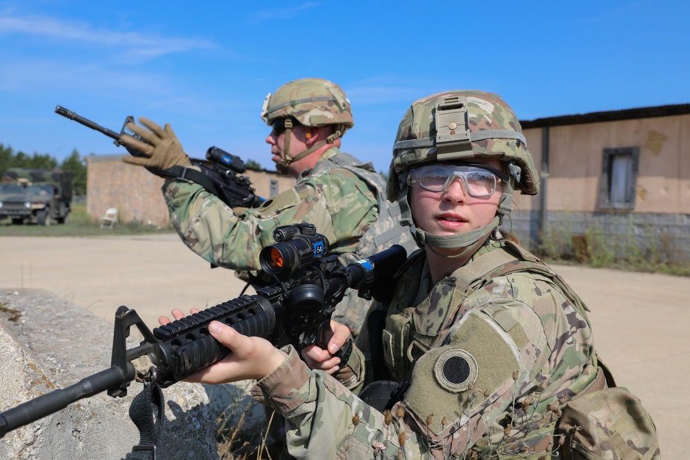 Ohio Army National Guard Soldiers stay alert during counter-IED training