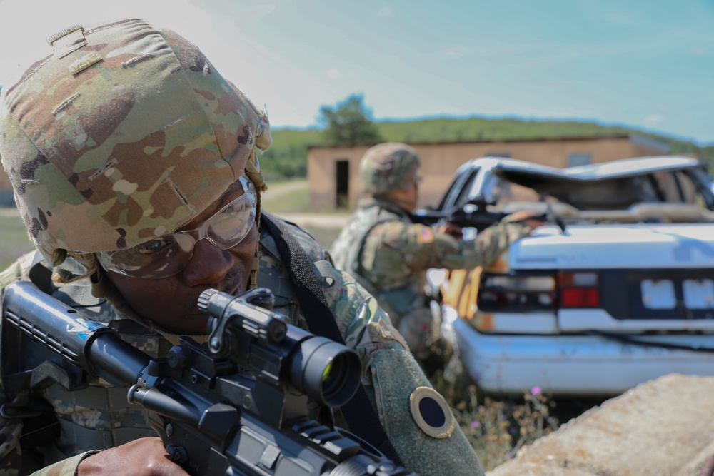 Ohio Army National Guard Soldiers stay alert during counter-IED training