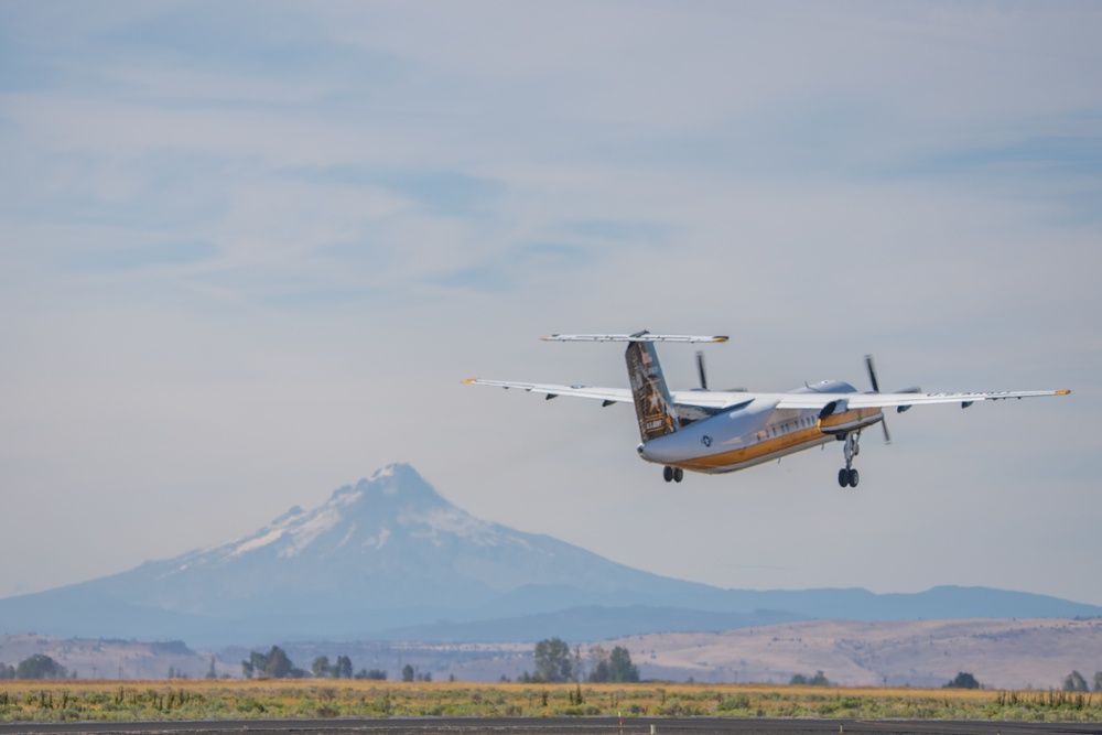 The U.S. Army Parachute Team jumps for Airshow of the Cascades