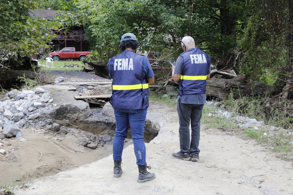 FEMA Home Inspectors and FEMA Disaster Survivor Assistance Teams Reach Out to Disaster Survivors in Eastern Kentucky