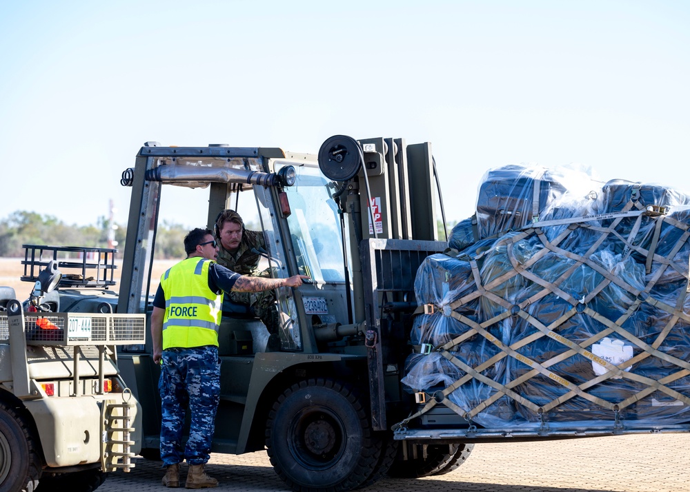 USAF, RAAF Airmen work together in Australia