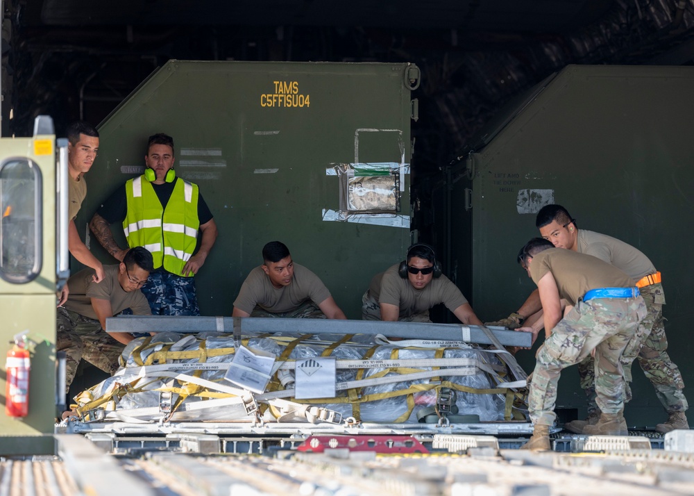 USAF, RAAF Airmen work together in Australia