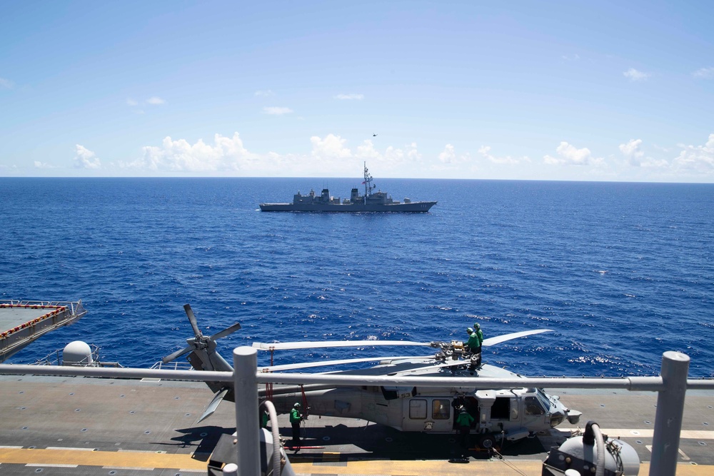 JS Ohnami (DD 111) Sails with USS Tripoli (LHA 7)