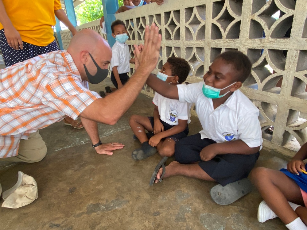 Students, Pacific Partnership Guests Kick off Friday Afternoon with Lunch-time Fun