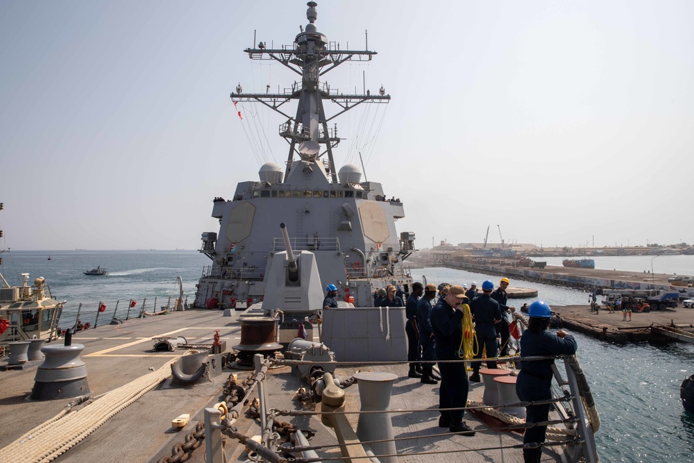 USS Nitze pulls into Djibouti