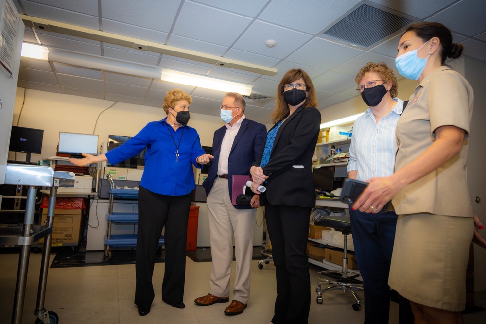 Dr. Mark Dertzbaugh Tour at WRAIR