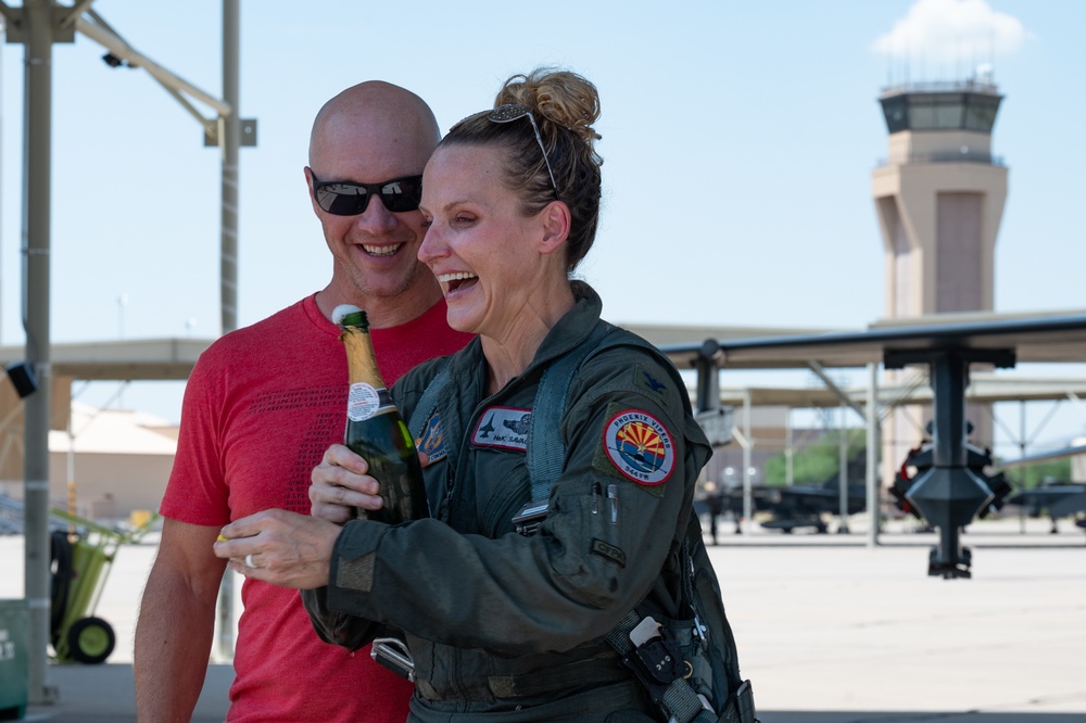 Another Milestone: First female in the U.S. Air Force Reserve to reach 2,000 hours takes final flight with 944th Fighter Wing