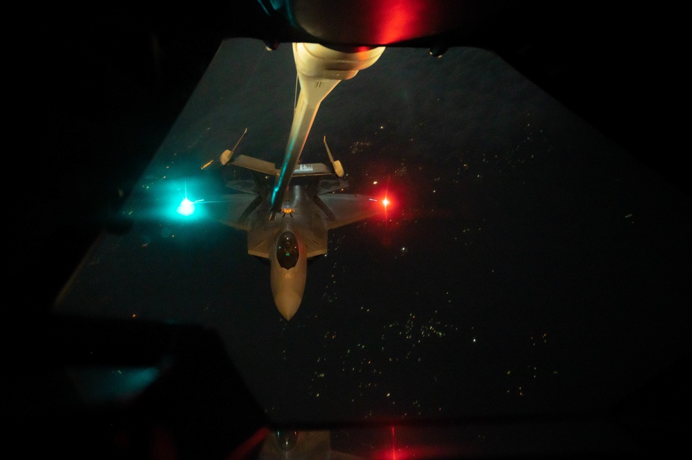 Training with the F-22: Here Comes the Boom