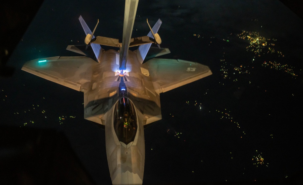 Training with the F-22: Here Comes the Boom