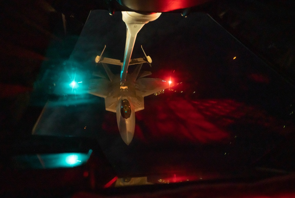 Training with the F-22: Here Comes the Boom