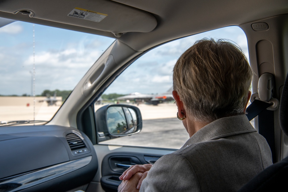 Marcy Kaptur Visits the 180FW