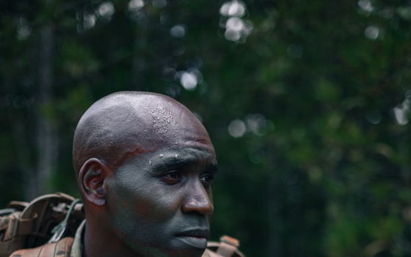 Ranger hopefuls lift off and navigate the jungle