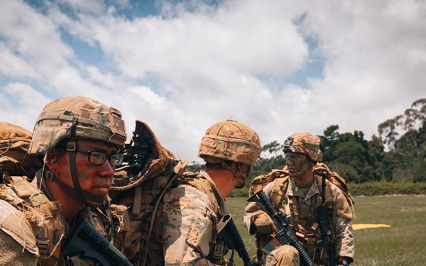 Ranger hopefuls lift off and navigate the jungle