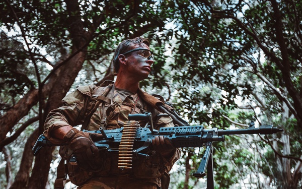 Ranger hopefuls lift off and navigate the jungle