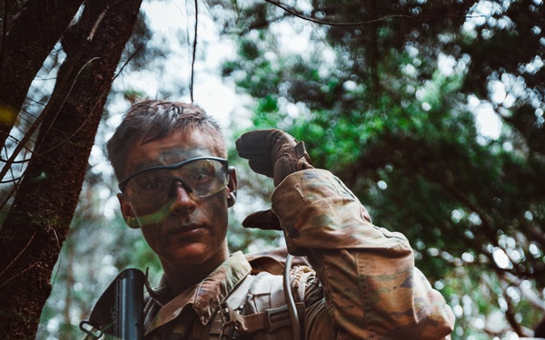 Ranger hopefuls lift off and navigate the jungle
