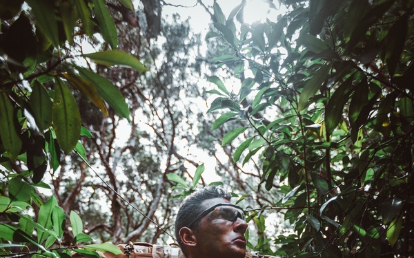 Ranger hopefuls lift off and navigate the jungle