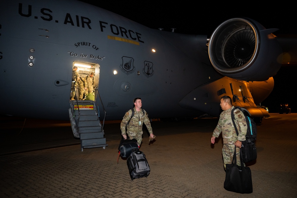 U.S. Air Force personnel arrive in Australia