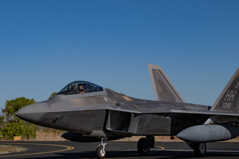 U.S. Air Force F-22 Raptor arrive at RAAF Base Tindal