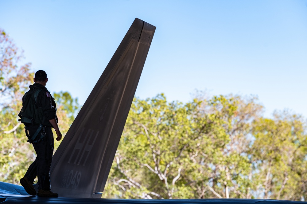 U.S. Air Force F-22 Raptor arrive at RAAF Base Tindal