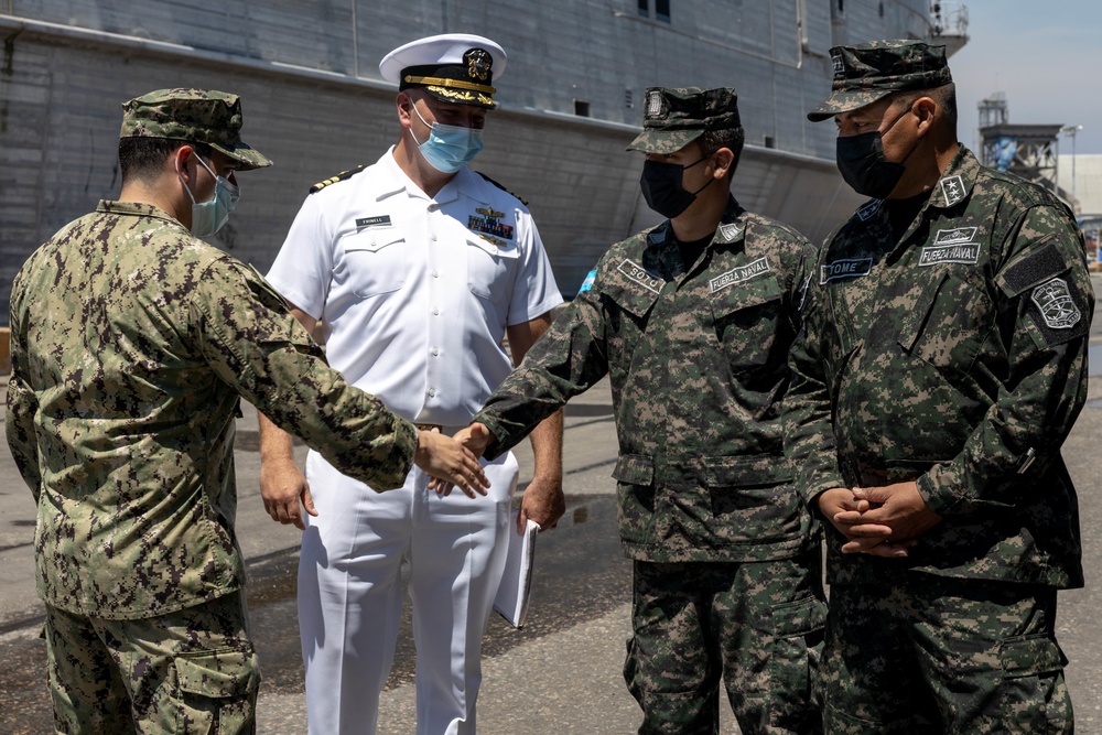 USNS Burlington Pulls into Puerto Cortes, Honduras