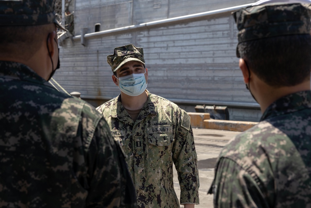 USNS Burlington Pulls into Puerto Cortes, Honduras