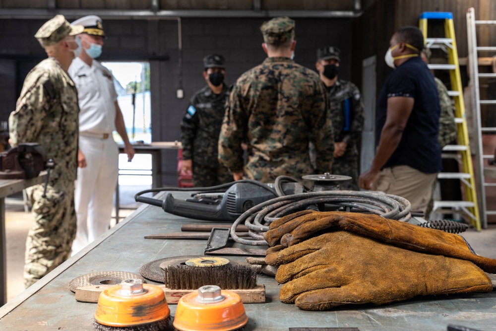 USNS Burlington Pulls into Puerto Cortes, Honduras