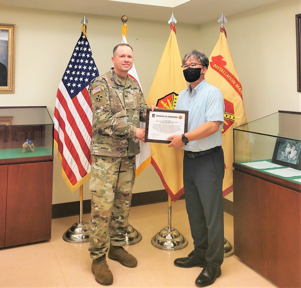 USAG Humphreys commander recognizes local government officials