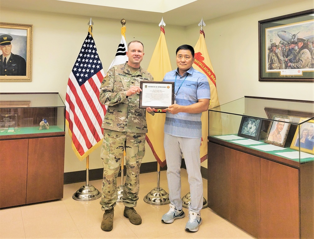 USAG Humphreys commander recognizes local government officials