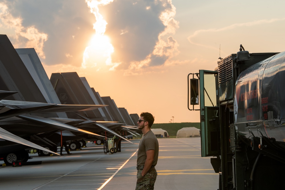 DVIDS - Images - 90 EFS Evening Flightline Operations [Image 3 of 7]
